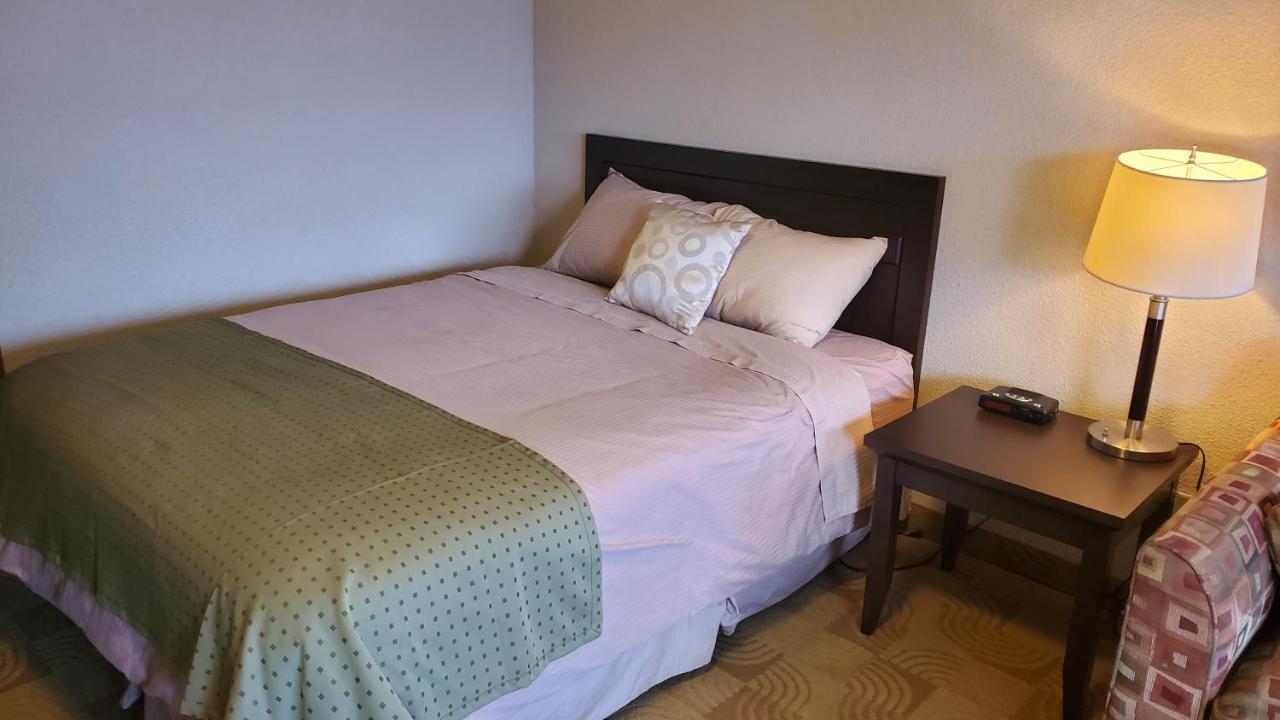 Shoreside Inn & Suites Wabamun Экстерьер фото