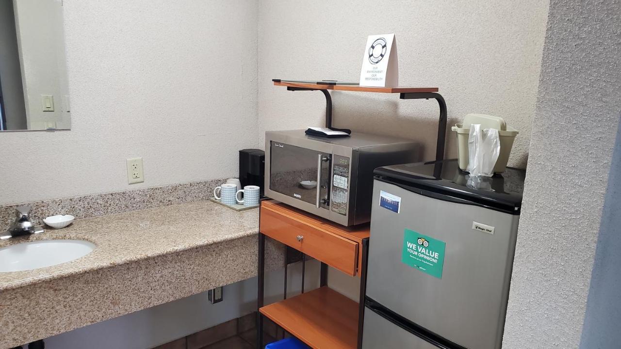 Shoreside Inn & Suites Wabamun Экстерьер фото