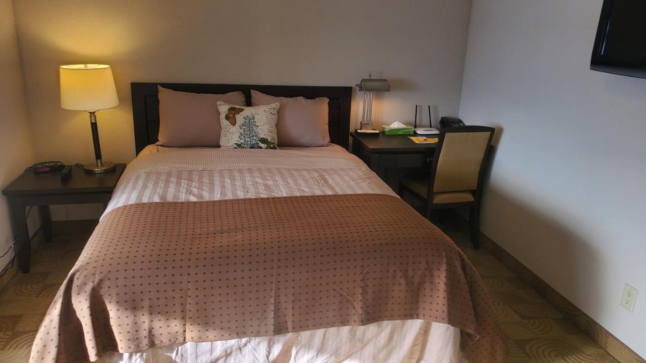 Shoreside Inn & Suites Wabamun Экстерьер фото