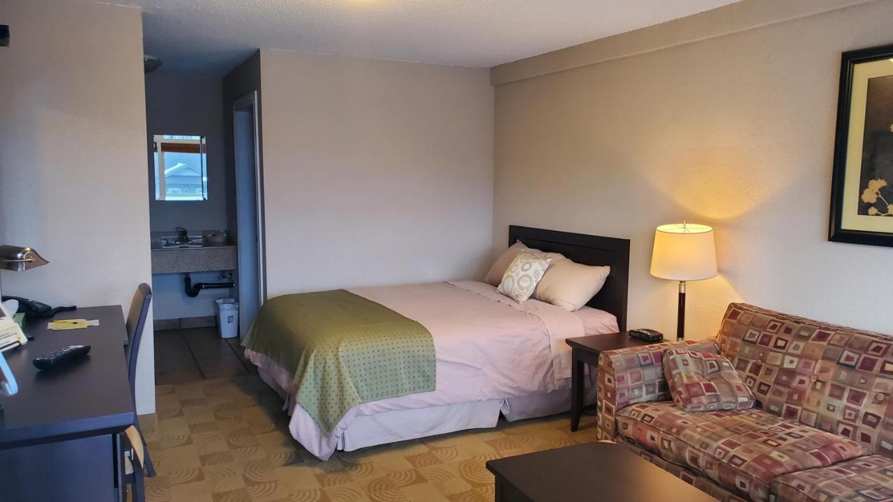 Shoreside Inn & Suites Wabamun Экстерьер фото