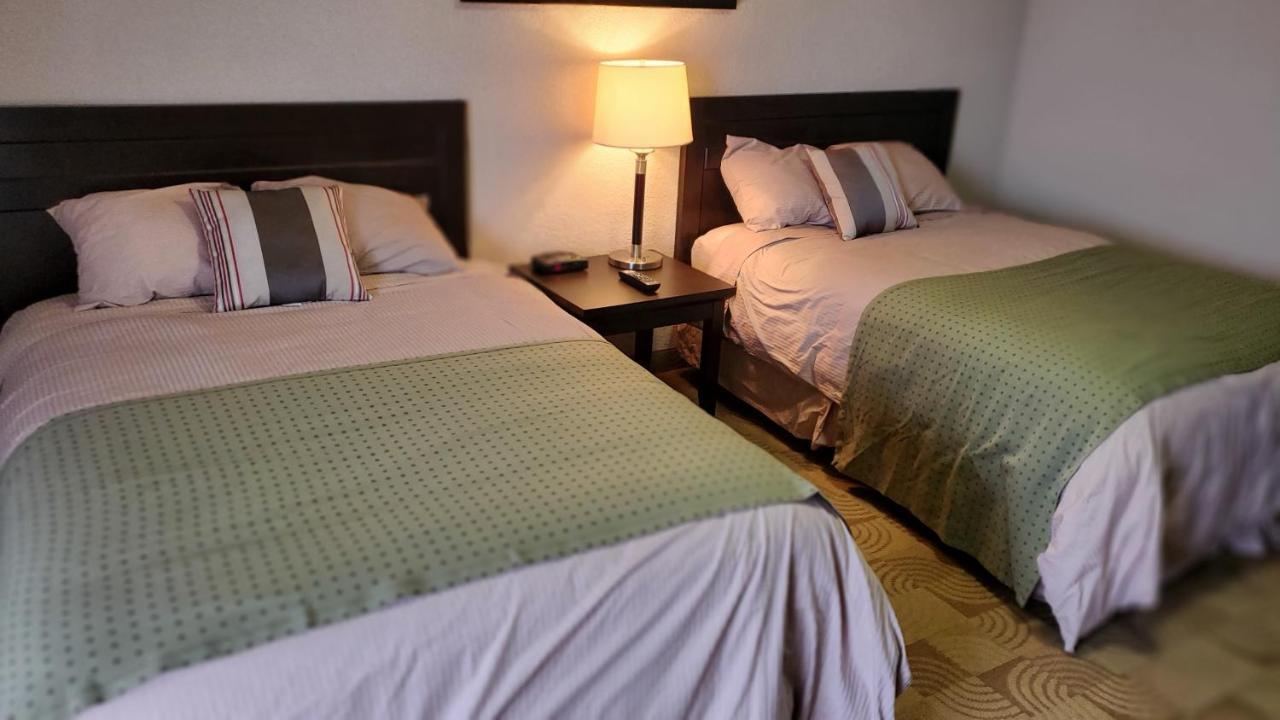 Shoreside Inn & Suites Wabamun Экстерьер фото