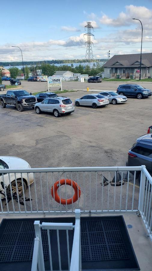 Shoreside Inn & Suites Wabamun Экстерьер фото