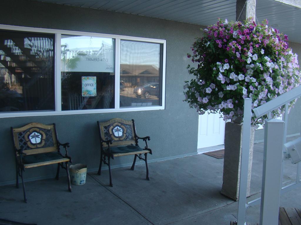 Shoreside Inn & Suites Wabamun Экстерьер фото