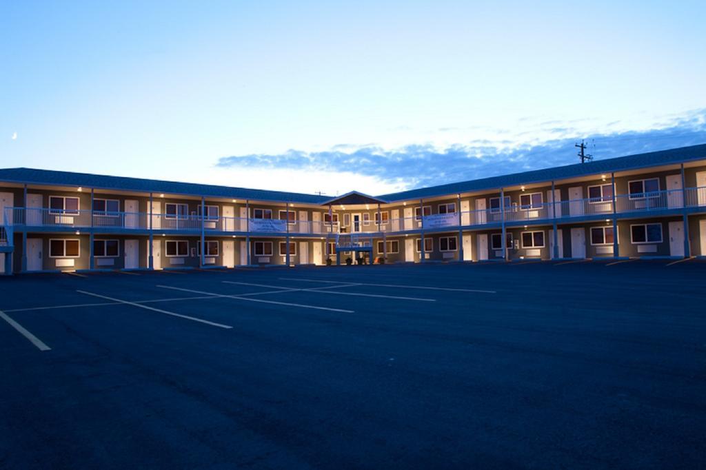Shoreside Inn & Suites Wabamun Экстерьер фото