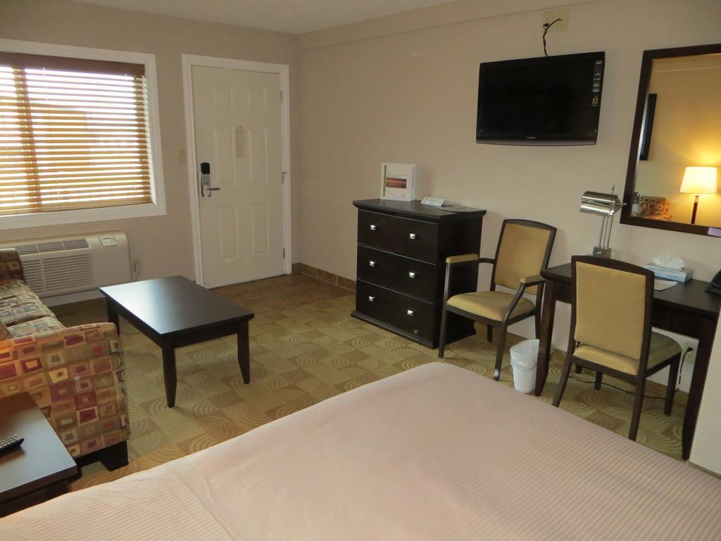 Shoreside Inn & Suites Wabamun Экстерьер фото