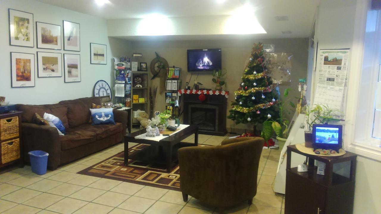 Shoreside Inn & Suites Wabamun Экстерьер фото